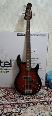 Bass gitara sotiladi