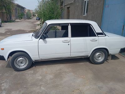 Lada 2107 sirochna sotiladi