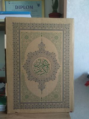Quron Karim katta oʻlchamdagi nashr