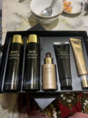 Продается корейска уходывые средства фирми AHC