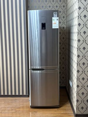 Б/у холодильник Samsung RL52TEBSL