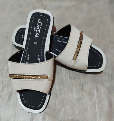 Тапочки женские.