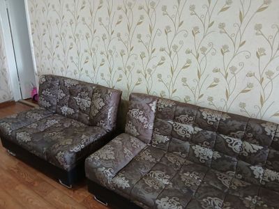 Мягкая мебель .Диван и два кресла в хорошем состоянии.