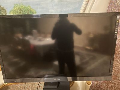 Televizor Sony Bravia xolati juda yaxshi