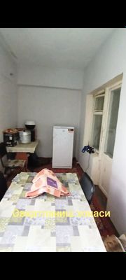 Фрунзе массивда 4 хоналик уй сотилади