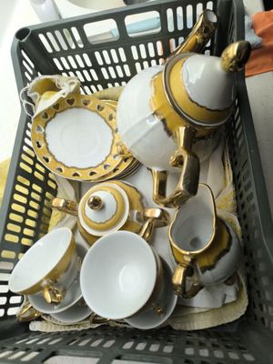 Продам дёшево сервиз на 6 персон все целое
