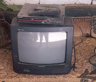 телевизор DAEWOO и DVD приставка.