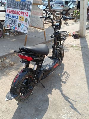 Skuter 133plus sotiladi 5 ta yangi akumlator qoyilgan