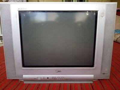 Televizor sotiladi