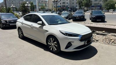 Автомобиль Седан Jac J7 2021 года