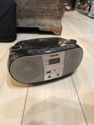 Toshiba Музыкальный CD, USB Плеер, радиостанция, б/у