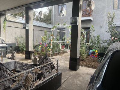 Uy hovli sotlad 2,5 sotik suv svet gaz bemalol