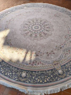 sifatli gilam sotiladi