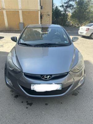 Hyundai elantra 2012 года