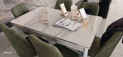 продам Стол раздвижной и 6 стульев новый