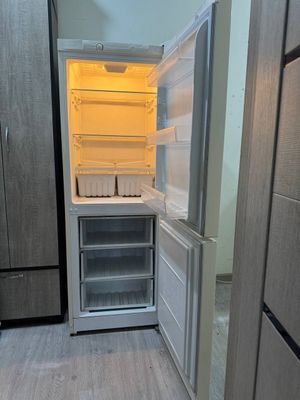 Indesit holadilnik sotiladi