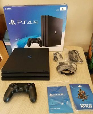 PlayStation 4 Pro 1TB 4K полный оригинальный комплект, идеал!