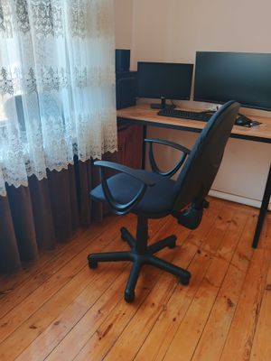 Ofisniy kreslo sotiladi