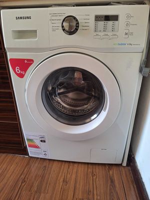Продам стиралку Samsung eco bubble 6 кг, в отличном состоянии