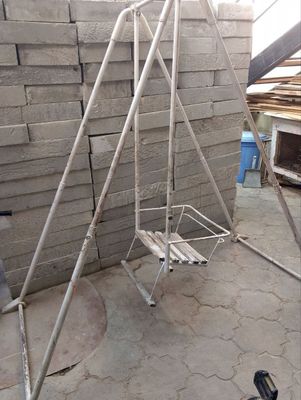Детские качели из прочного металла