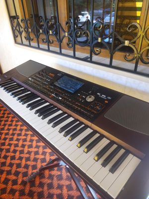 Korg pa1000 sotiladi.Uyga ishlatilgan toʻyga chiqmagan.