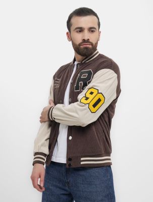 Erkaklar kiyimlari kostyum