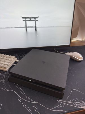 Продаю Playstation 4 slim