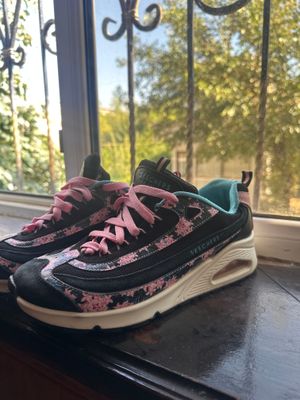 Продается кроссовки SKECHERS оригинал 40 размер