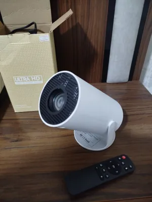 проектор HY 300 .