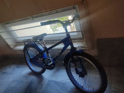 Velosiped sotiladi 20 yengi narsa qoʻyilgan