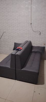 Srocna divan sotiladi