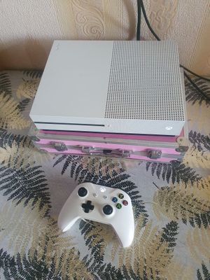 Xbox one S 512gb ideal s podpiskoy