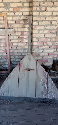 Kolleksiya gitara rubob cholgʻu asbobi eski tarixiyduradgorlik asbobl
