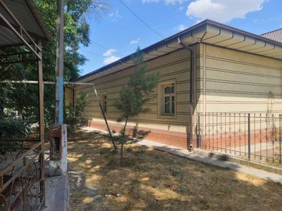 СРОЧНО !! Продается участок в Яшнабаде 5.3 соток 5 комнат