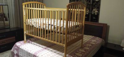 Продается детская кроватка (Made in USA) с матрацем
