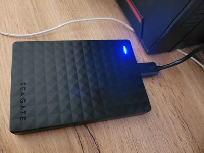 Внешний съёмный хард диск HDD Seagate 1tb