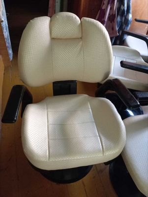 продам парикмахерские кресла