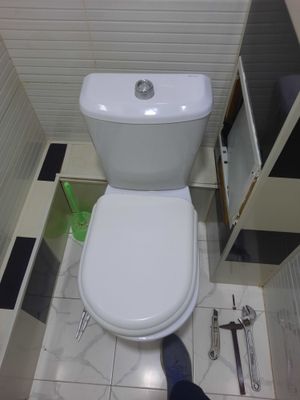 Продаётся унитаз керамин.