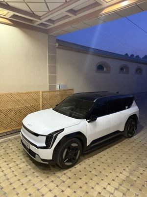 Kia ev 9 ful pazidsa sotiladi