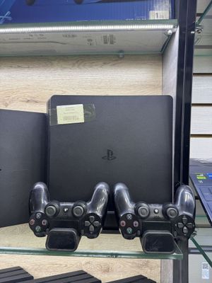 Playstation 4 slim