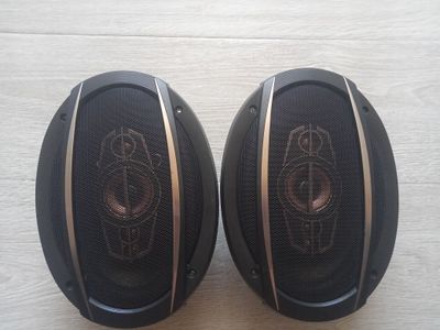 Продам калонки Pioneer Китай состояние новый.