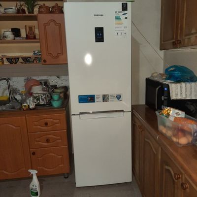 Холодильник Samsung RB29FERHDWW. В отличном состоянии. Почти новый.