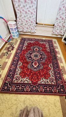 Продаётся ковёр, размер 2*3 м, состояние отличное.