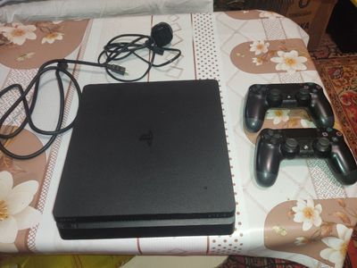 Продаётся Playstation 4 slim в идеальном состоянии