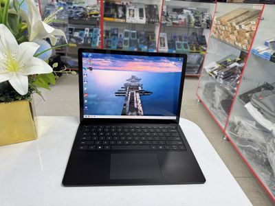 Microsoft surface i7 16/256 metal ingichka ekrani sensorlik idealidan
