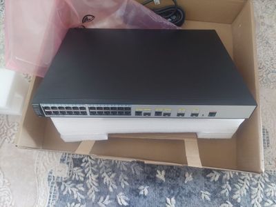 Huawei Switch 24ta porti bor
