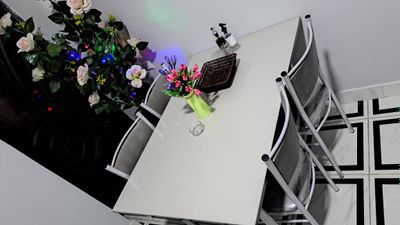 Стол-стул СОТИЛАДИ ! Жуда кам ишлатилган, холати аъло даражада.