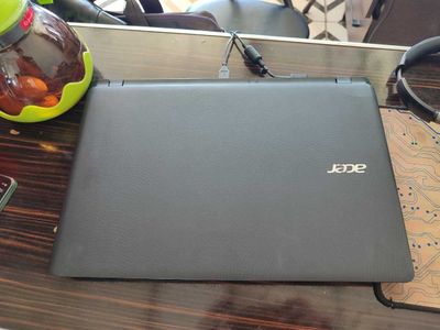 Acer Aspire ES1-572 intel core i3 operativ xotira 4 gb ssd 128 gb