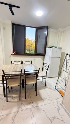 Maksim Gorkiy metrosi yonida kvartira bor