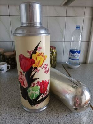 Продаётся термос.